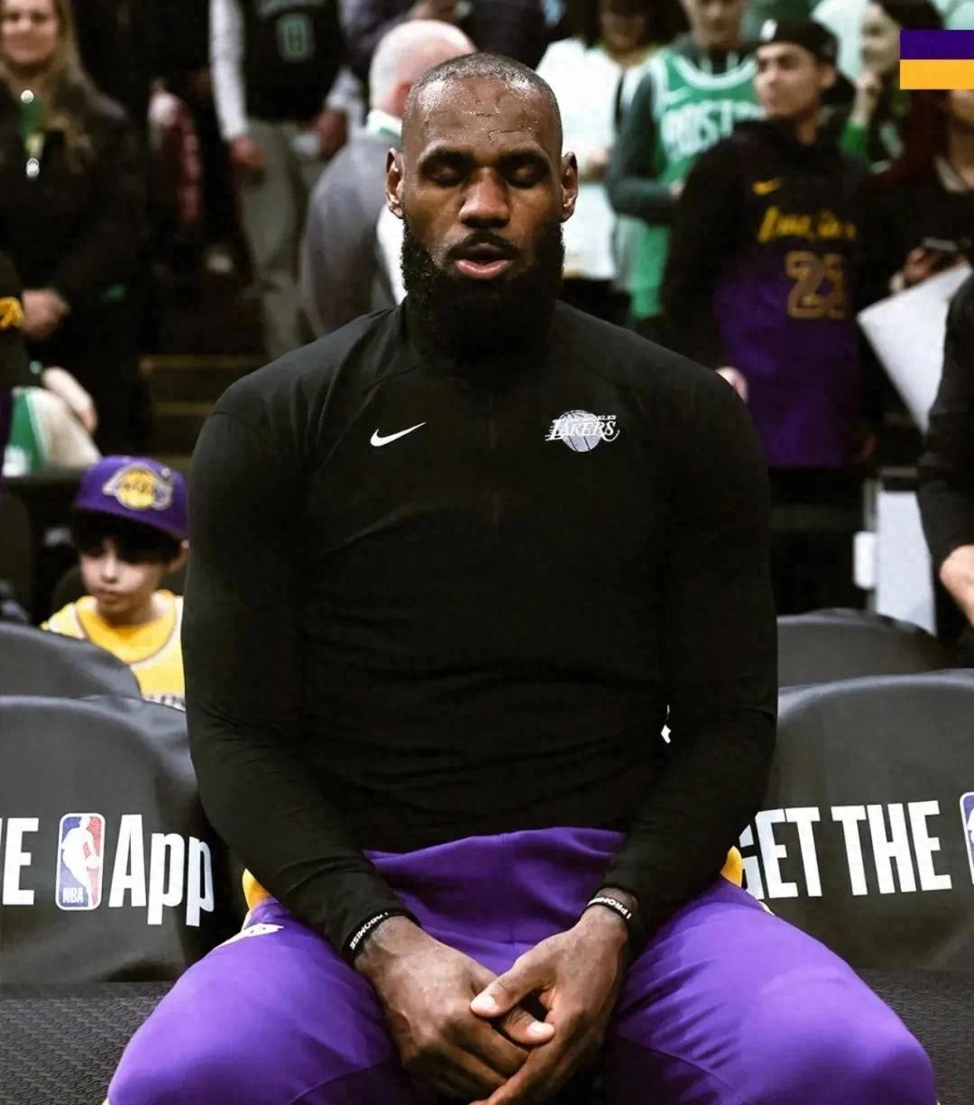 爱游戏ayx官网平台-海港在比赛中受伤退赛,湖人主帅表示担忧!