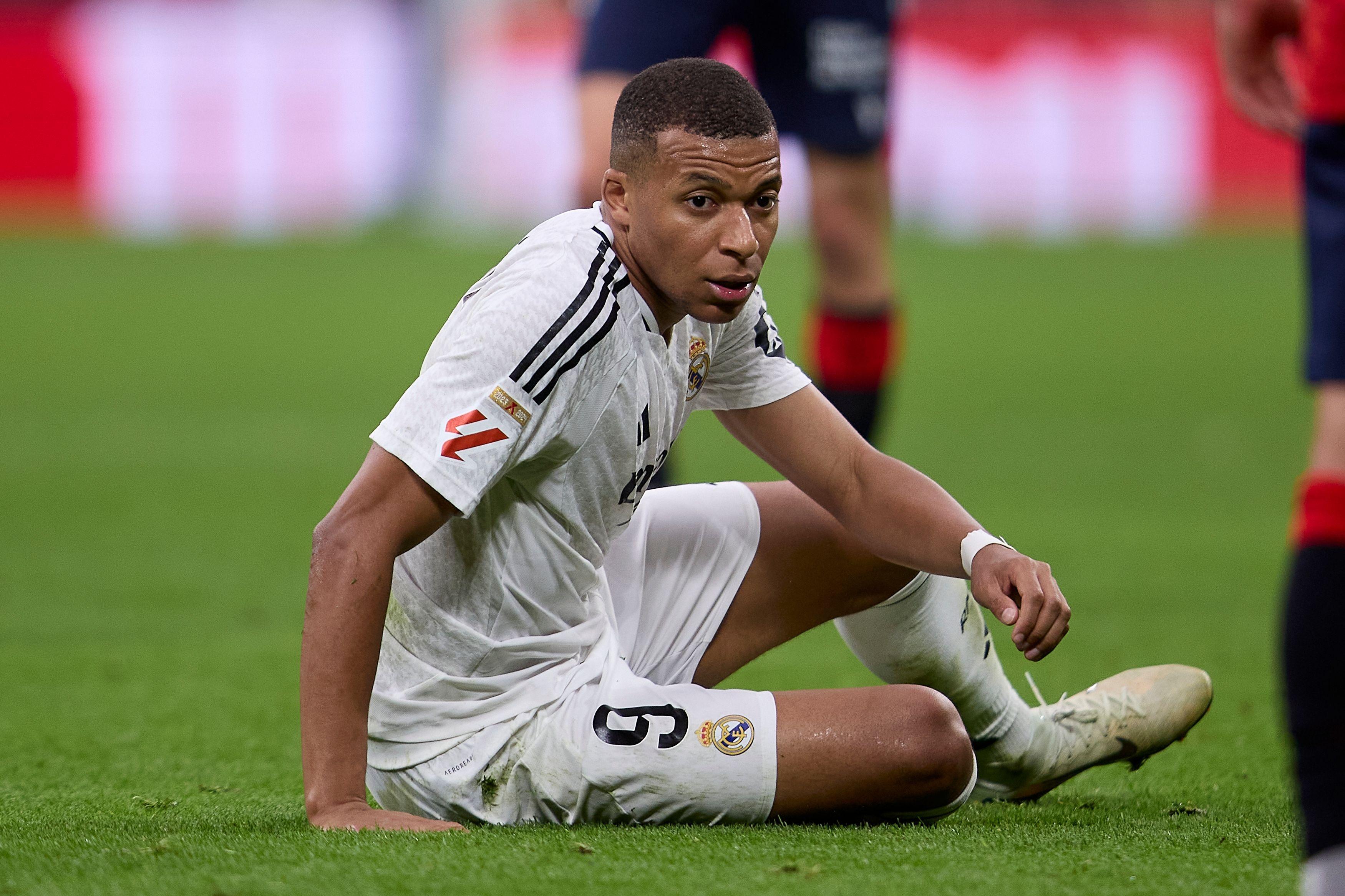 爱游戏ayx官网平台-萨拉赫在皇家马德里比赛中夺冠,比赛规则变更引发热议!